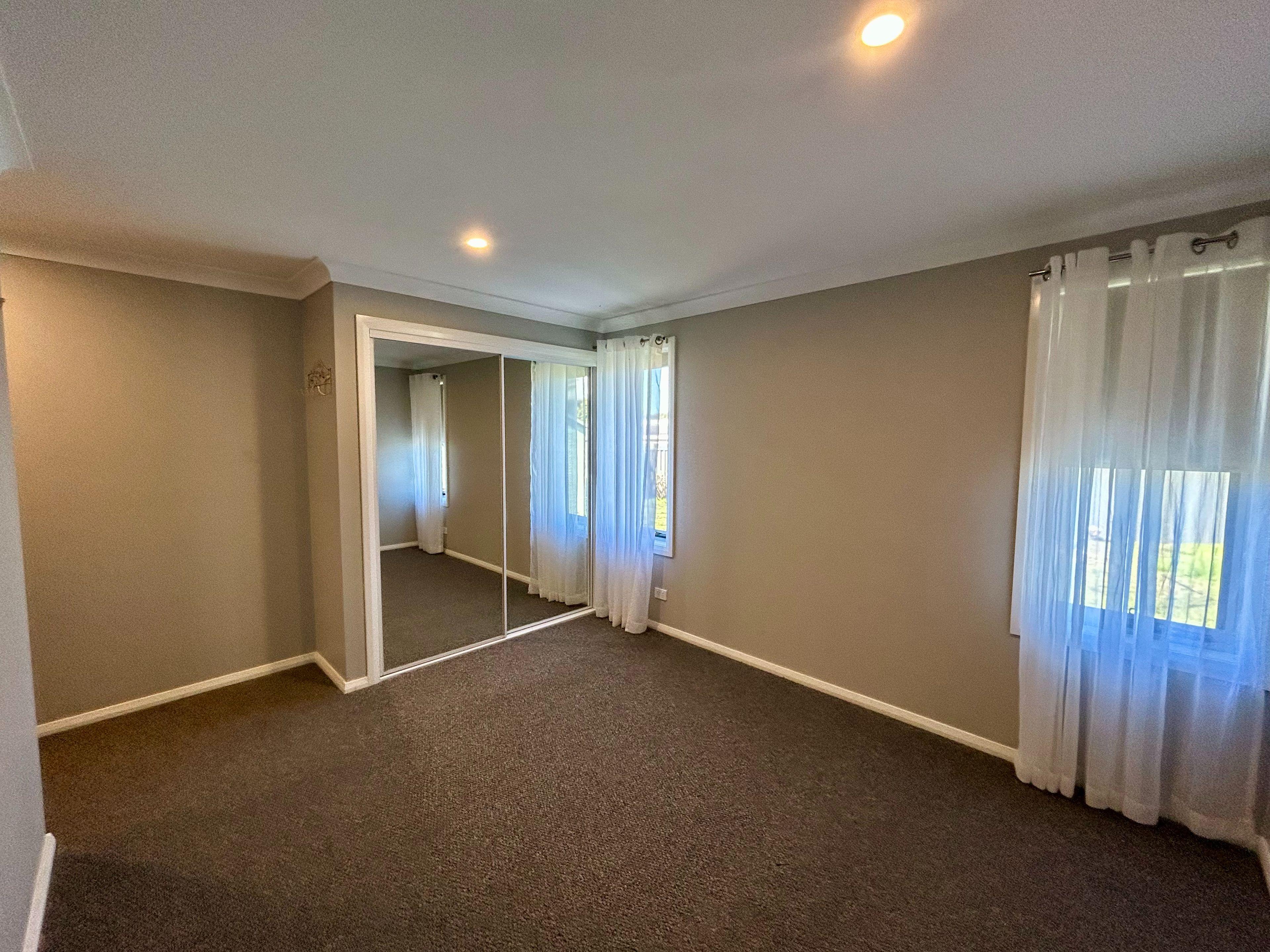 3 Bedroom 2 Bathroom - Double Car Garage - Secure Yard