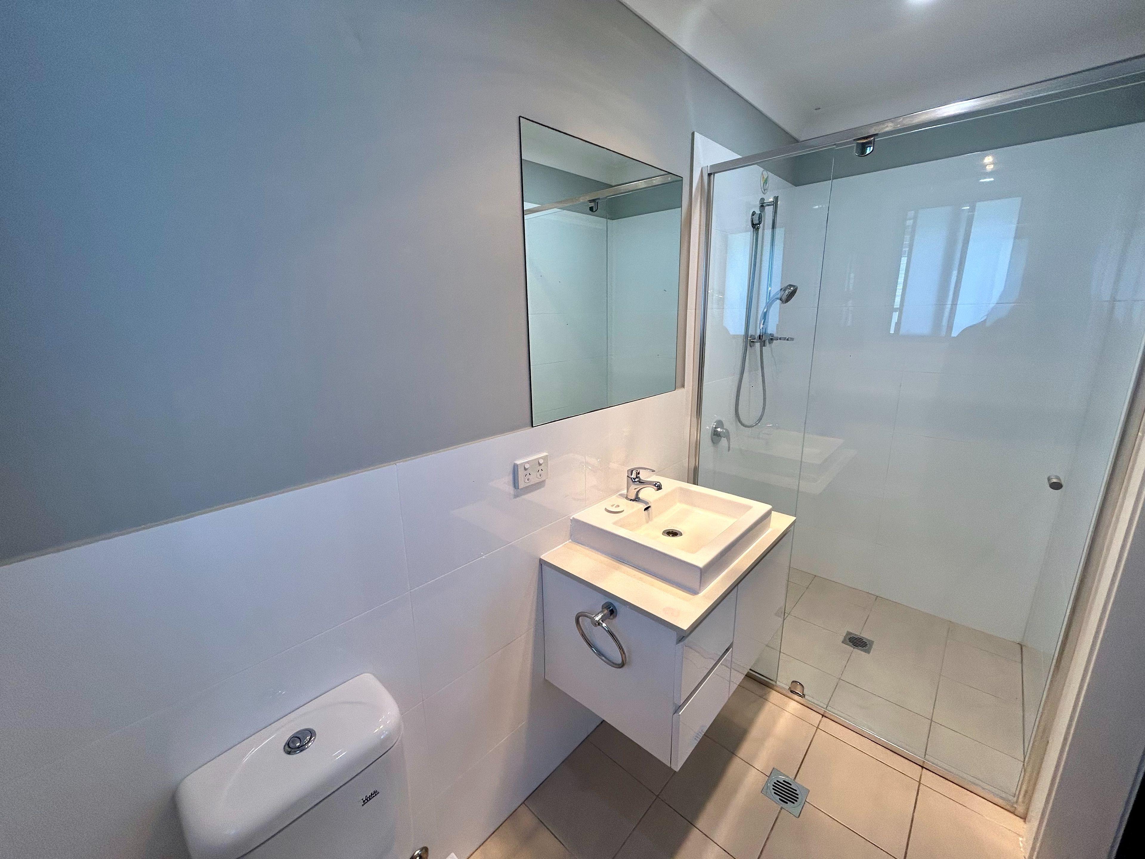 3 Bedroom 2 Bathroom - Double Car Garage - Secure Yard