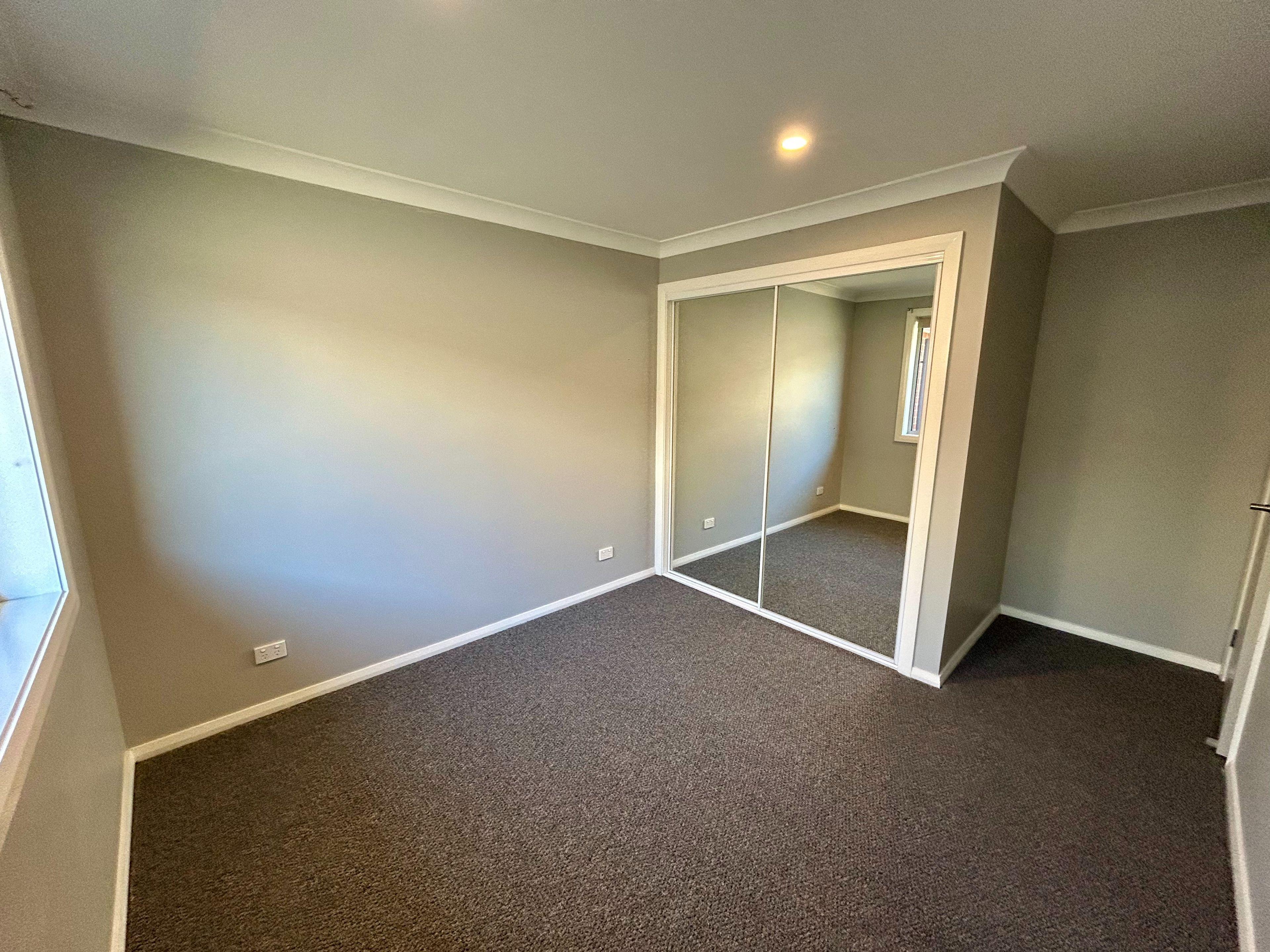 3 Bedroom 2 Bathroom - Double Car Garage - Secure Yard