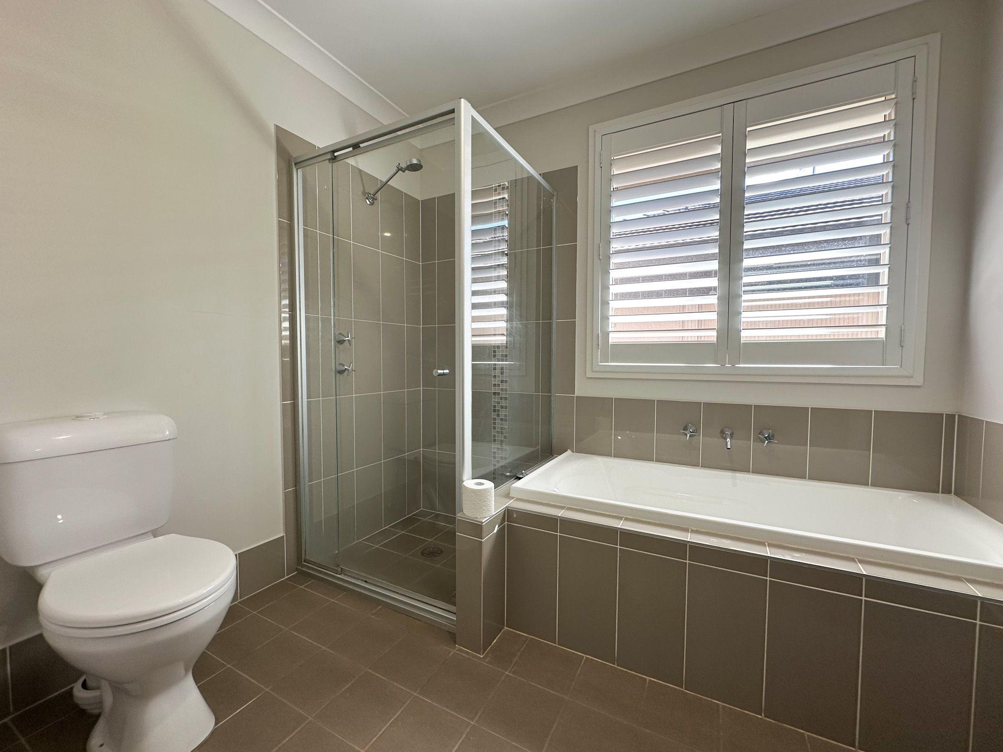 House for Rent: Spring Farm, NSW 2570, NSW, 2570