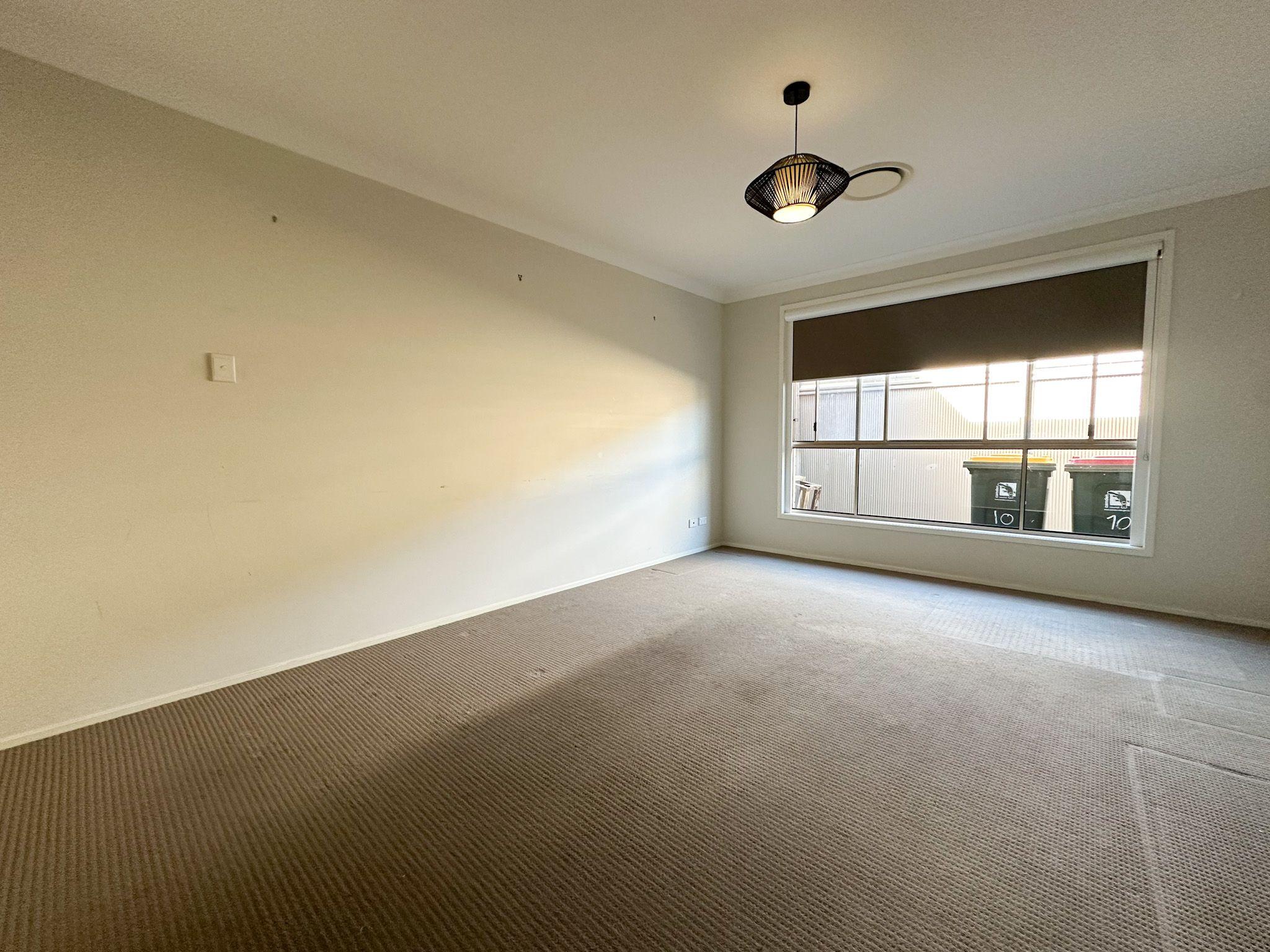 House for Rent: Spring Farm, NSW 2570, NSW, 2570