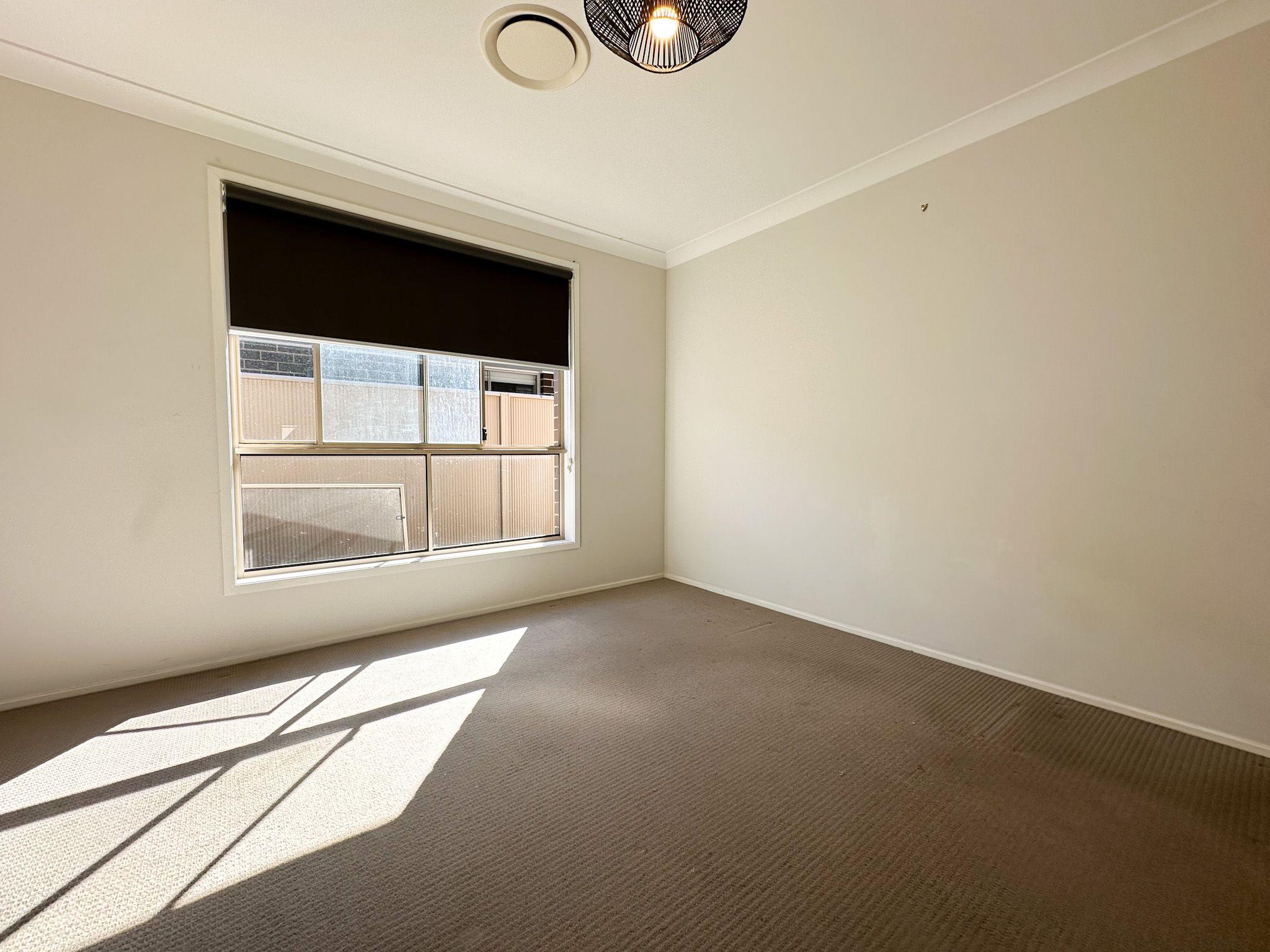 House for Rent: Spring Farm, NSW 2570, NSW, 2570