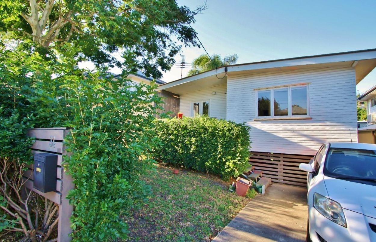 Prop-GPT: House: QLD Holland Park West, QLD 4121 Home For Rent