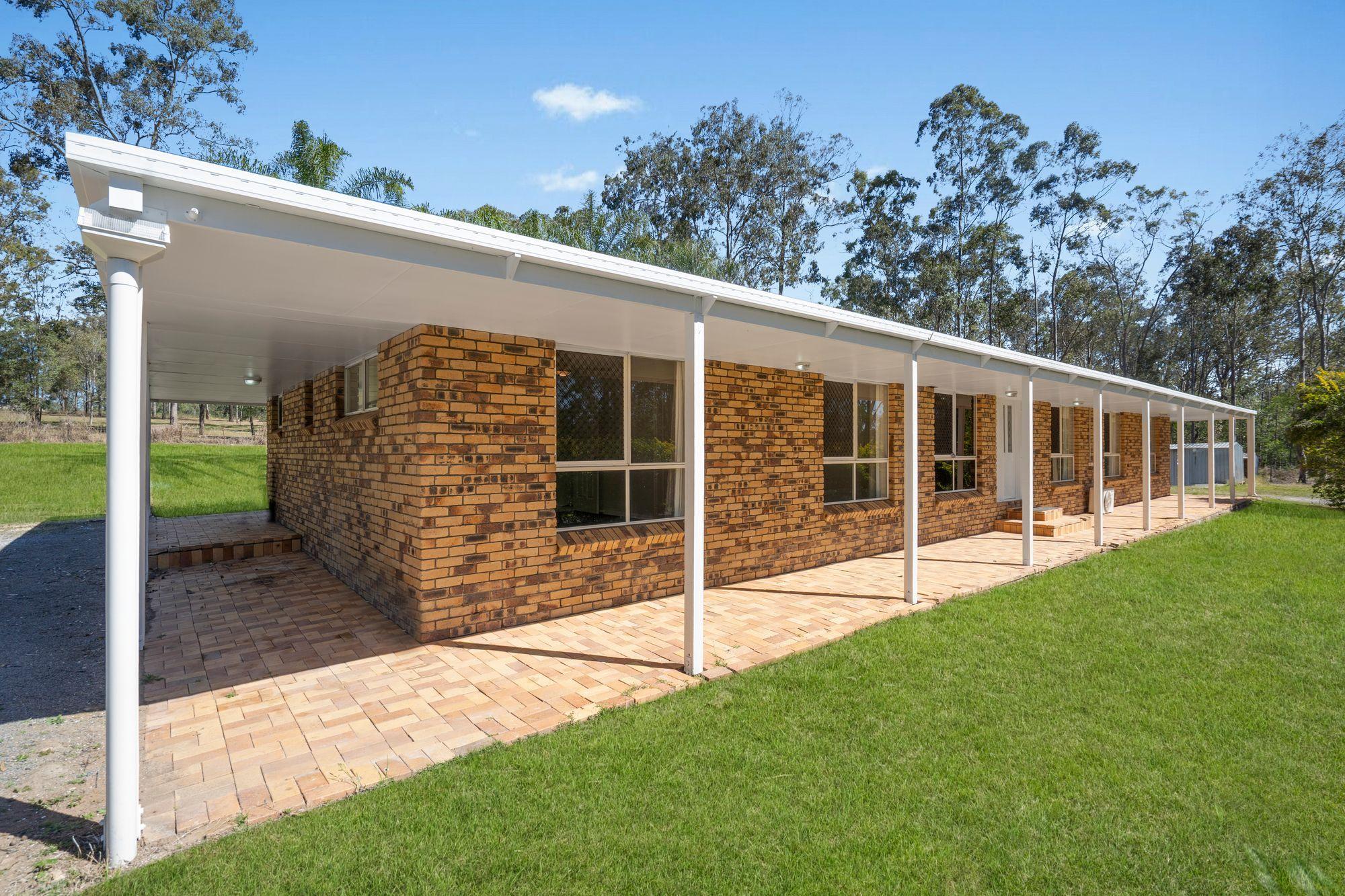 Dual Living Acreage Retreat - Freshly Renovated on 6.2 Hectares