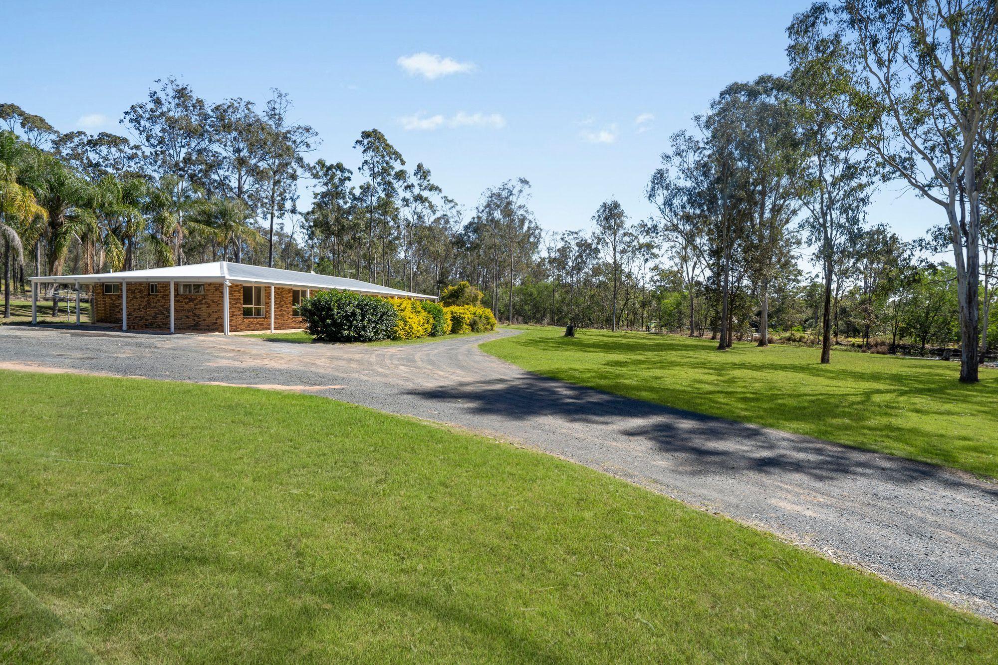 Dual Living Acreage Retreat - Freshly Renovated on 6.2 Hectares