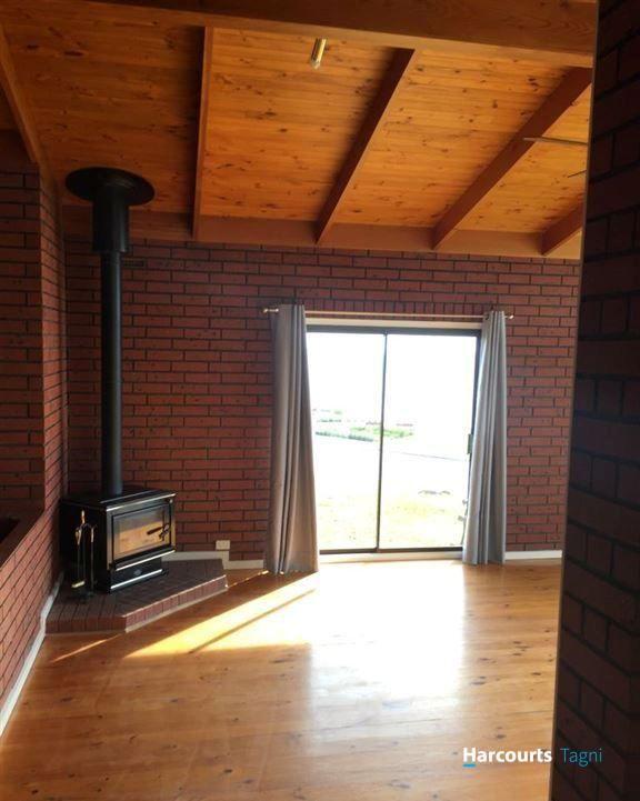 1 Dutchman Drive, HALLETT COVE, SA 5158 - House for Rent - harcourts.net