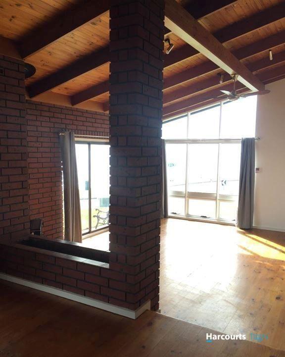 1 Dutchman Drive, HALLETT COVE, SA 5158 - House for Rent - harcourts.net