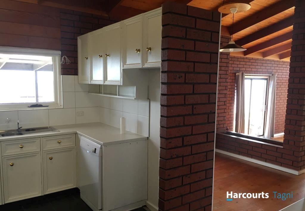 1 Dutchman Drive, HALLETT COVE, SA 5158 - House for Rent - harcourts.net