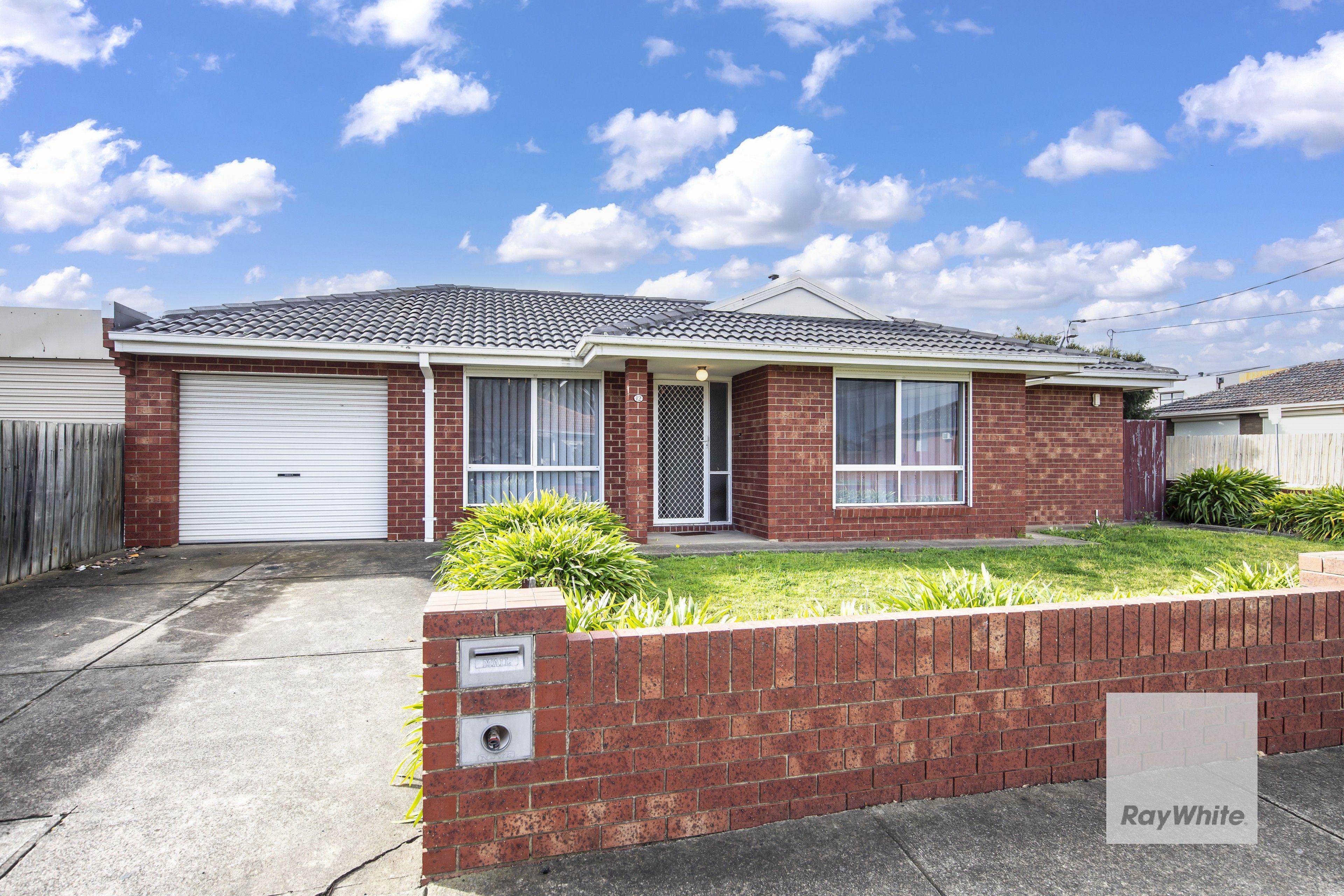 Prop-GPT: House: VIC St Albans, VIC 3021 Home For Rent