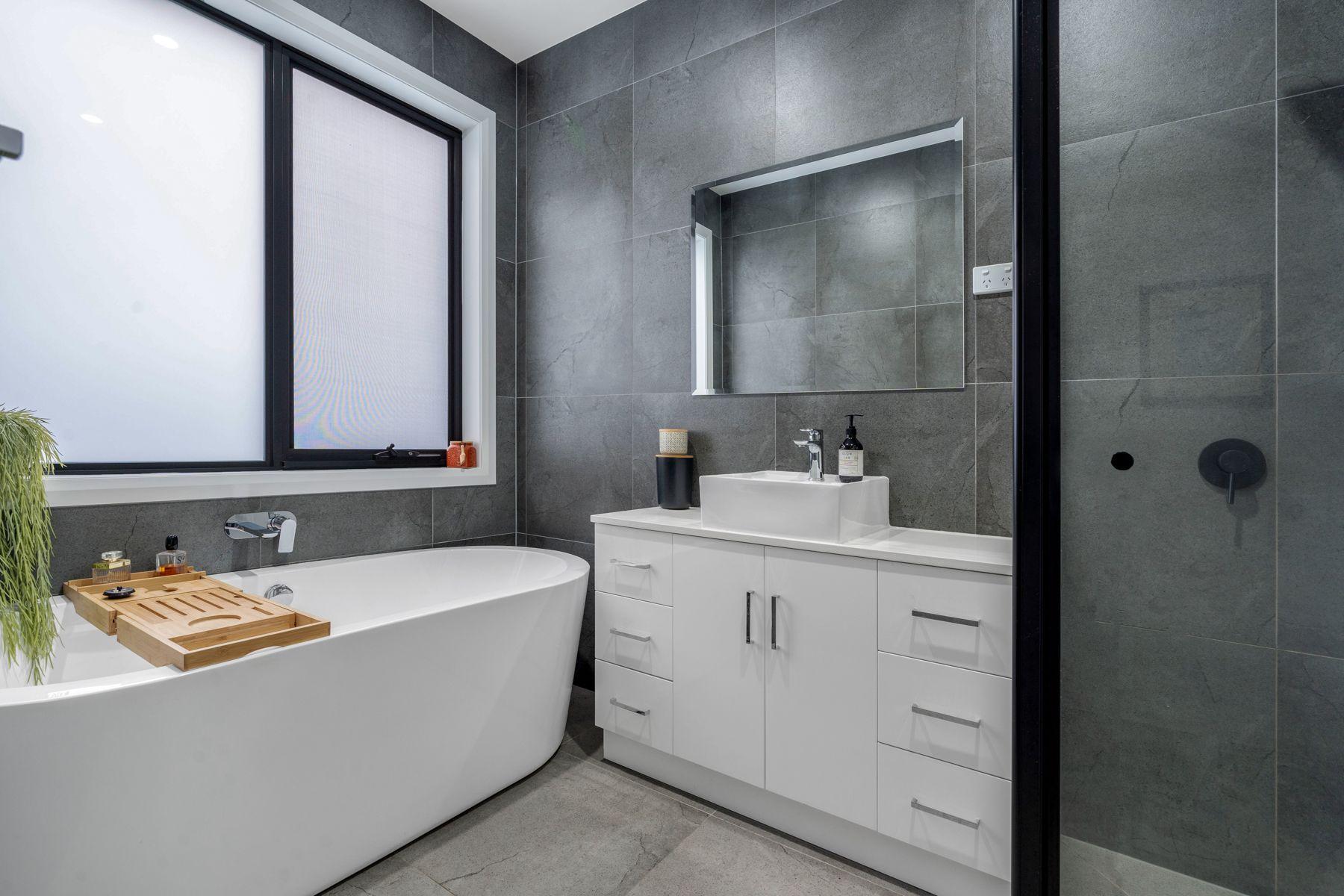 Modern Family Home, Two Master Bedrooms