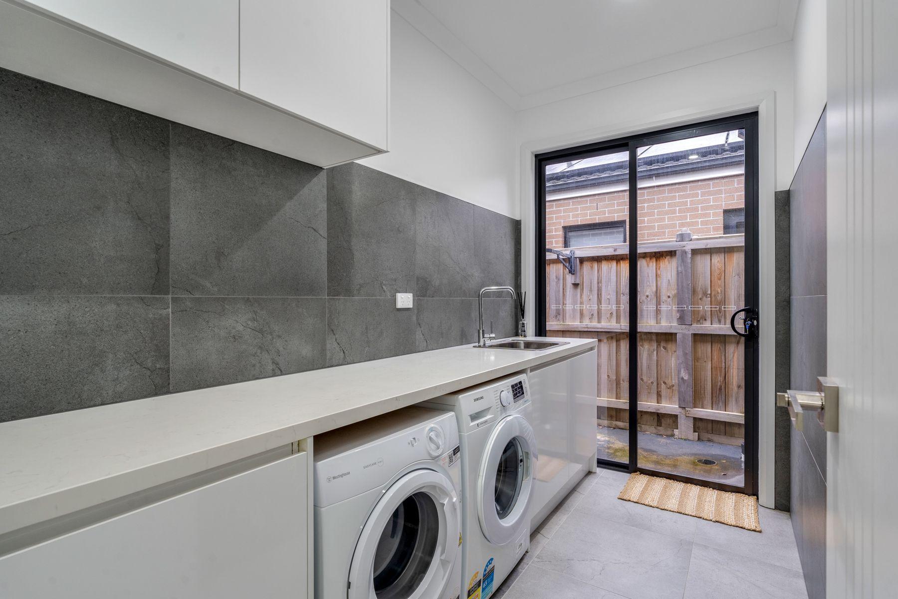 Modern Family Home, Two Master Bedrooms