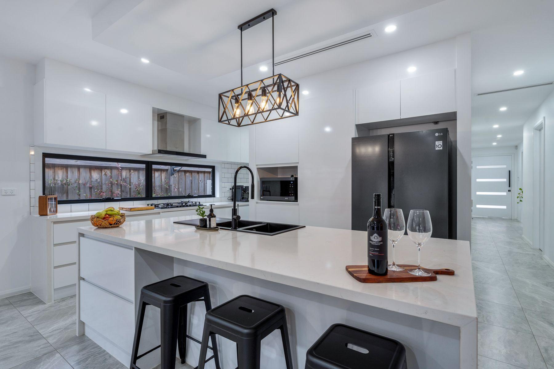 Modern Family Home, Two Master Bedrooms