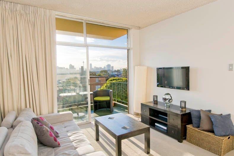 One Bedroom Apartment Offering Fabulous City Skyline Views