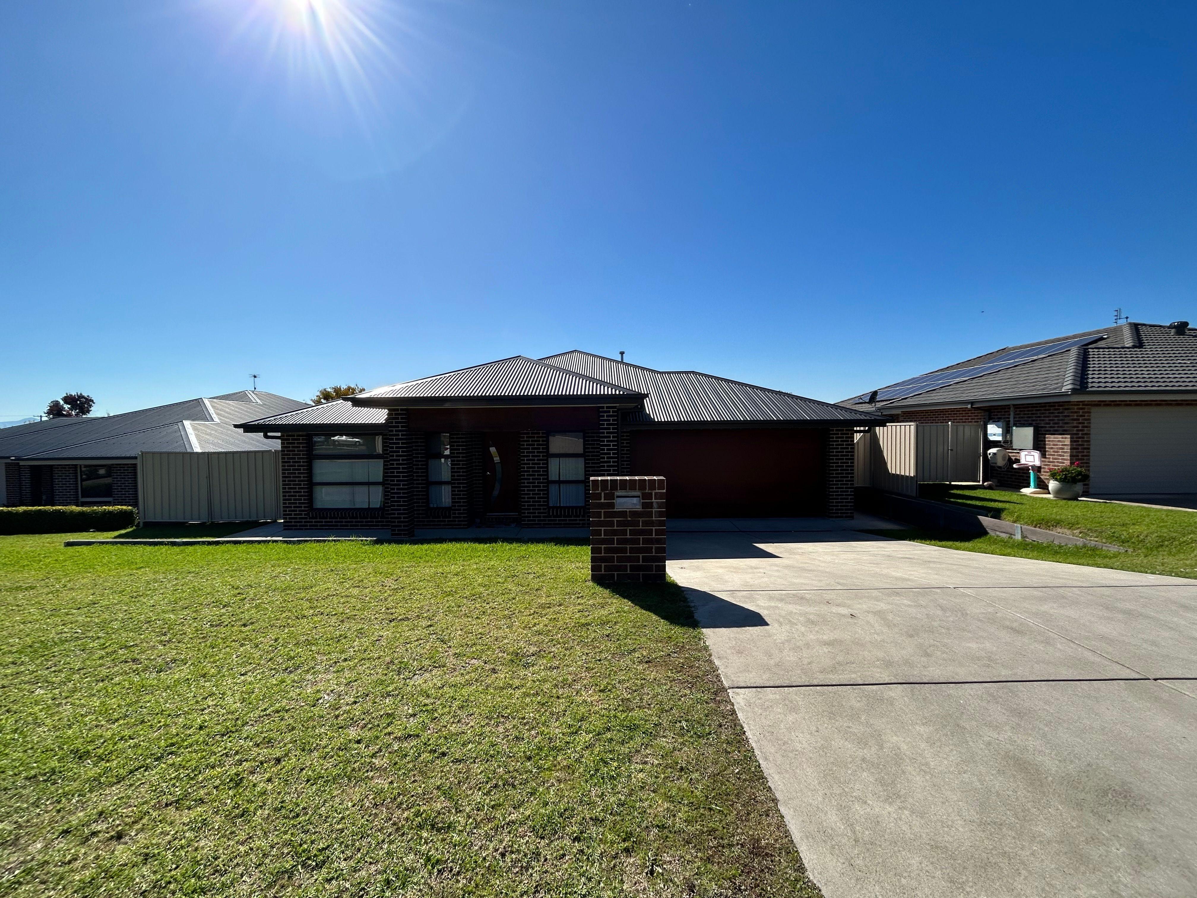 Prop-GPT: House: NSW Tumut, NSW 2720 Home For Rent