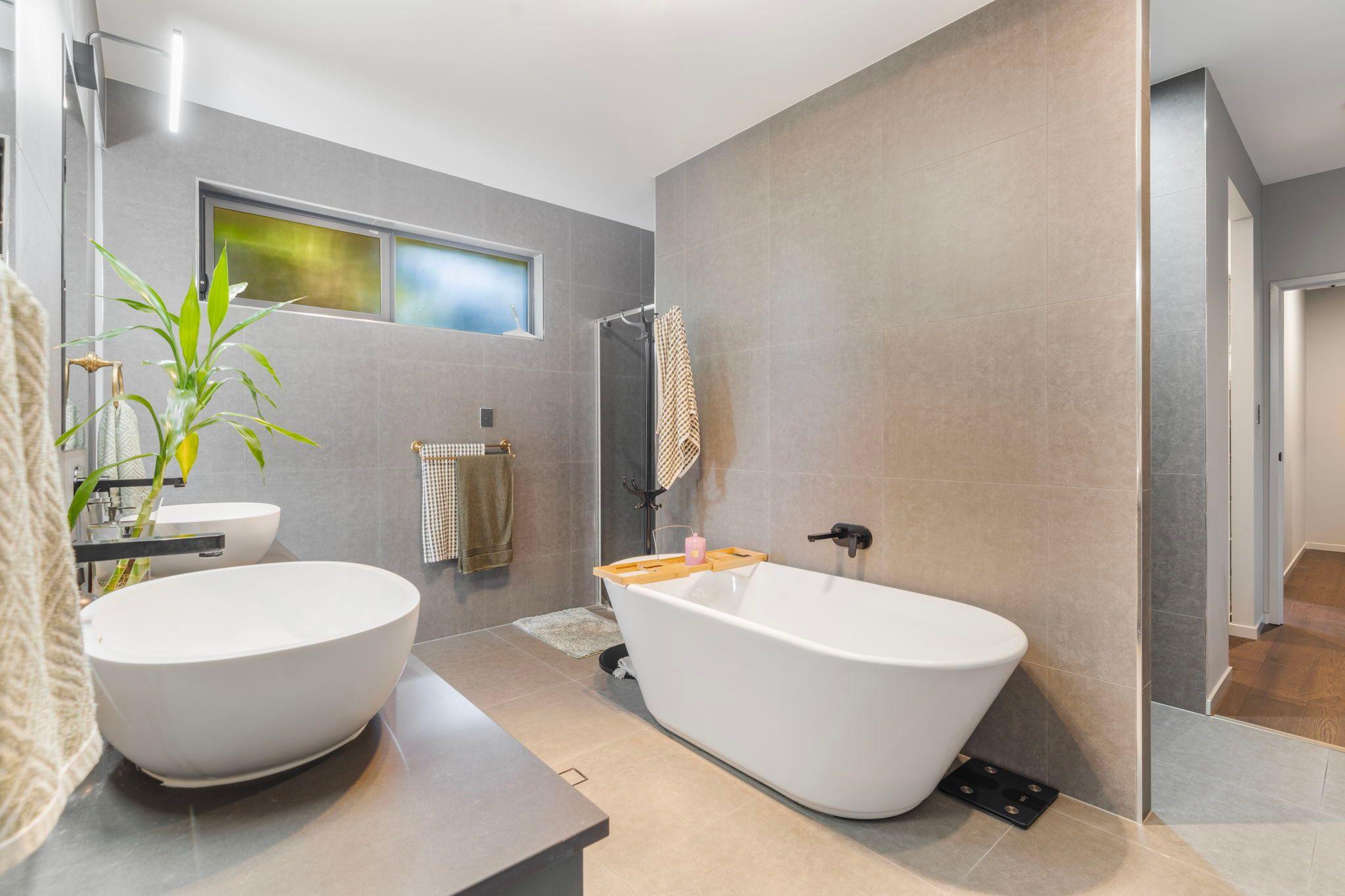 Bespoke Executive Living with Solar, Side Gates & Upgrades Throughout