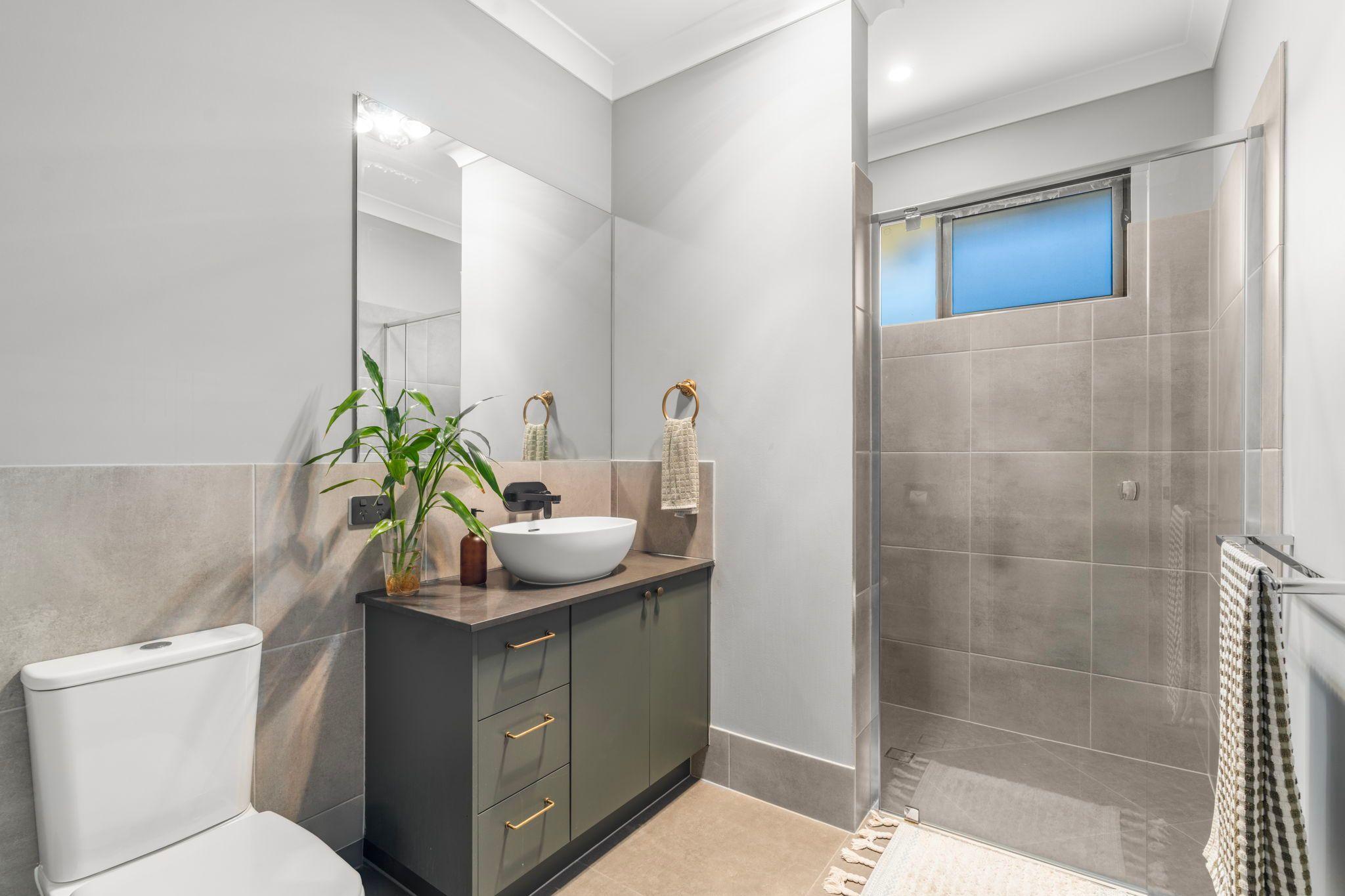 Bespoke Executive Living with Solar, Side Gates & Upgrades Throughout