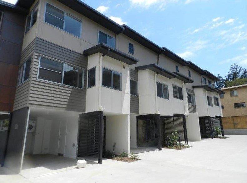 Prop-GPT: Townhouse: QLD West Gladstone, QLD 4680 Home For Rent