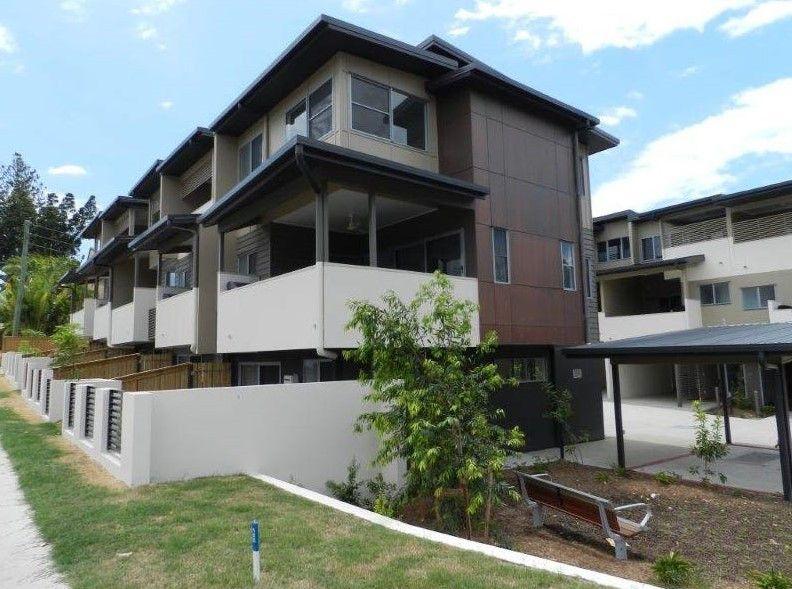 TIDY TOWNHOUSE CLOSE TO CBD