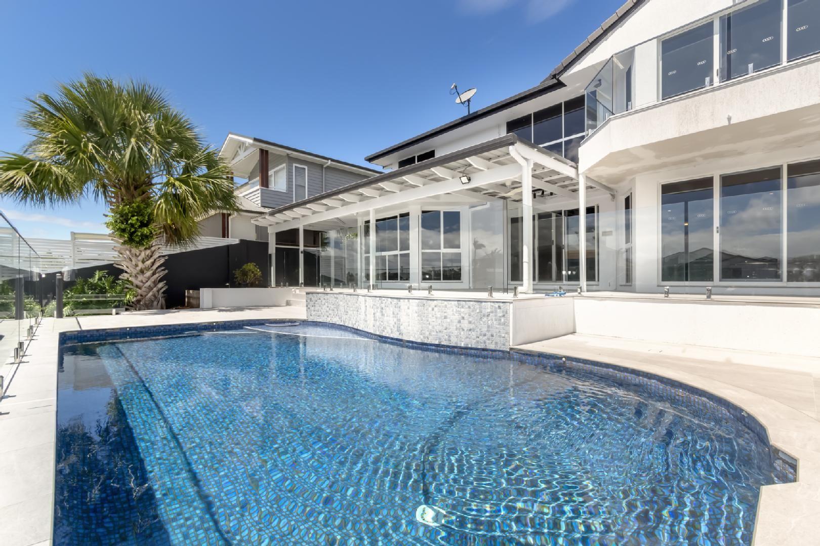 Prop-GPT: House: QLD Runaway Bay, QLD 4216 Home For Rent