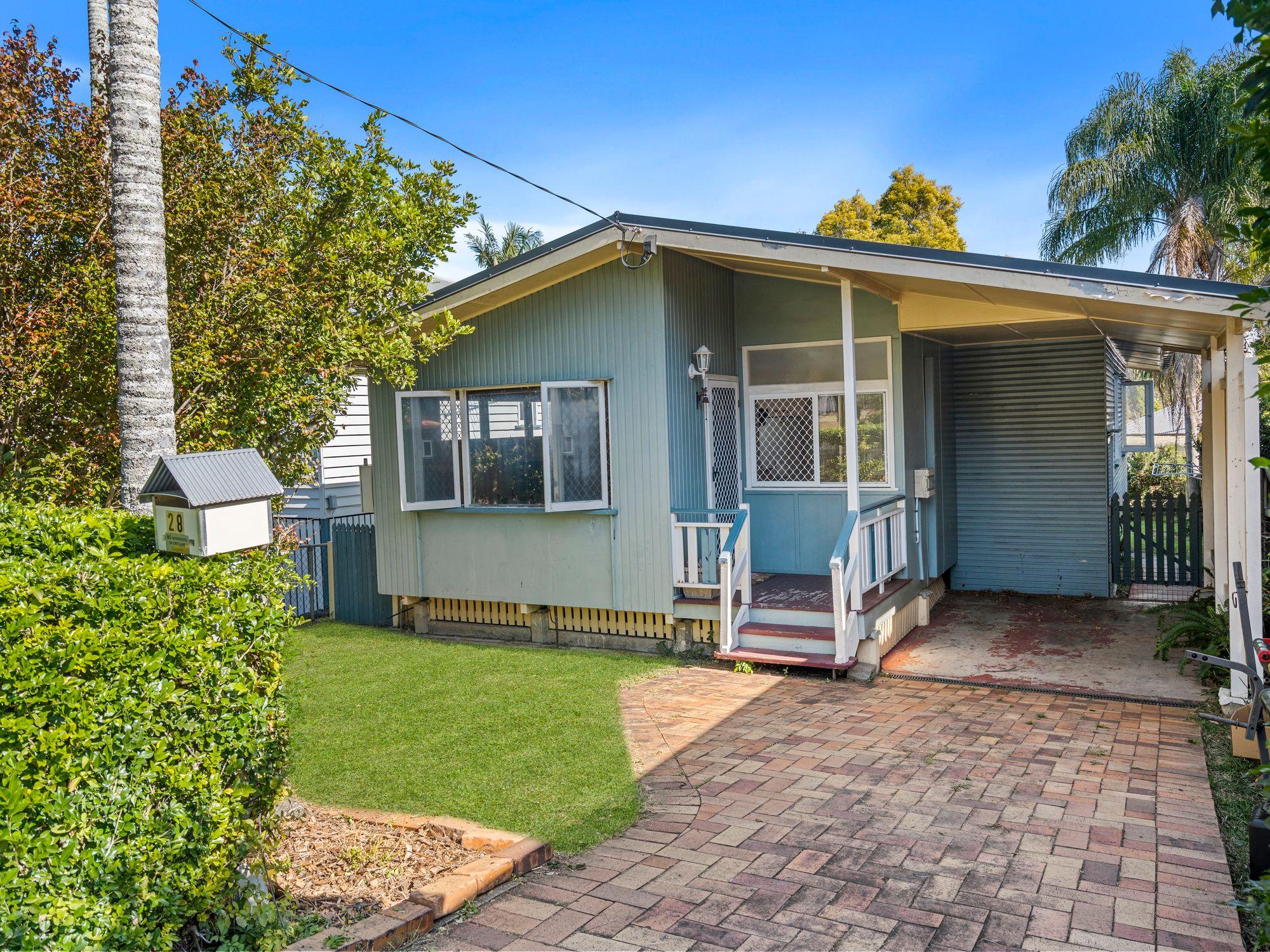 Prop-GPT: House: QLD Camp Hill, QLD 4152 Home For Rent