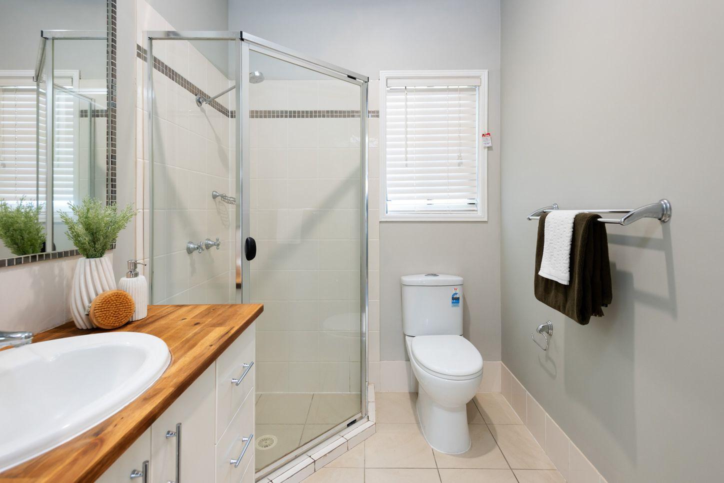 6 Carmarthen Circuit, PACIFIC PINES, QLD 4211 - House for Rent - harcourts.net