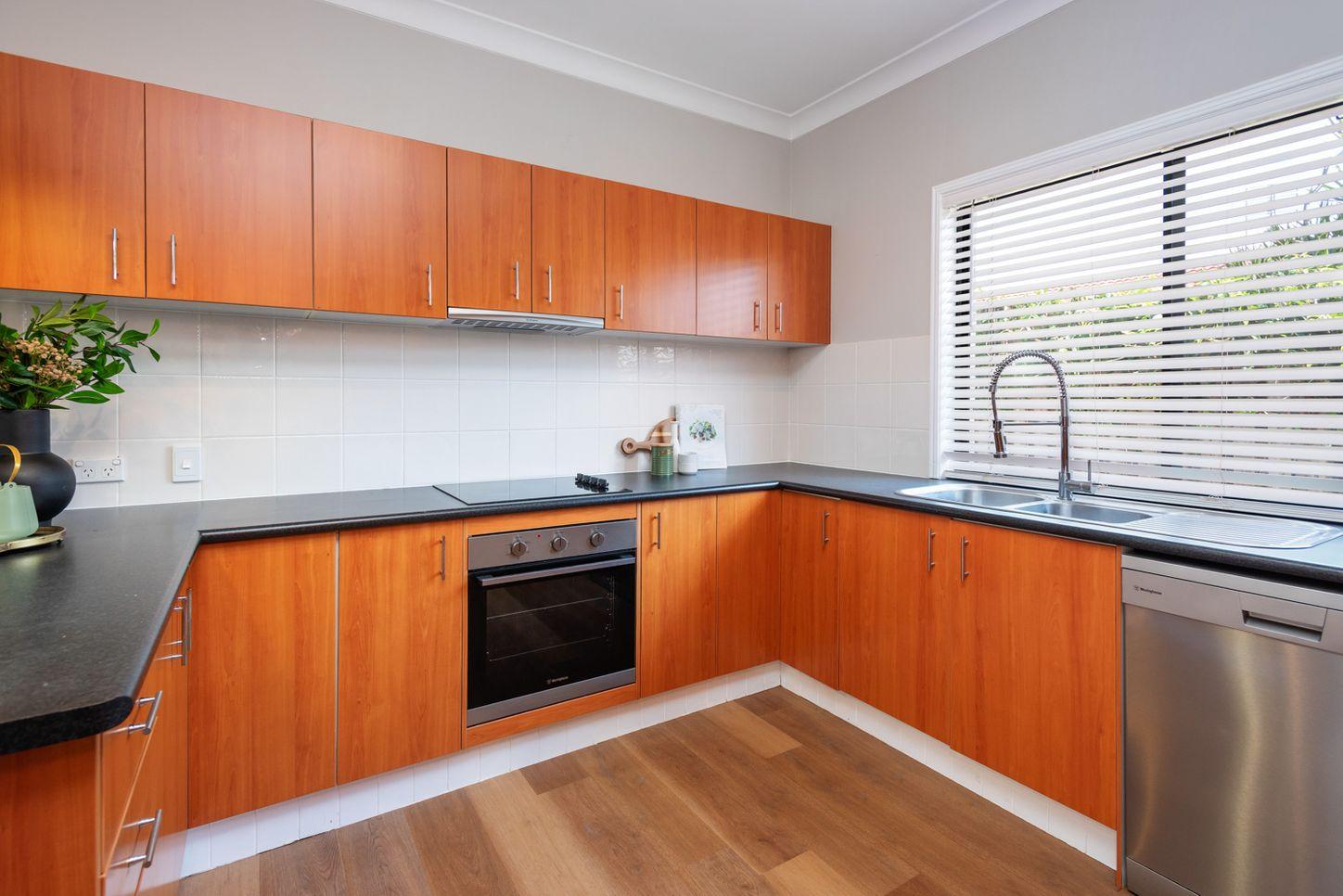 6 Carmarthen Circuit, PACIFIC PINES, QLD 4211 - House for Rent - harcourts.net