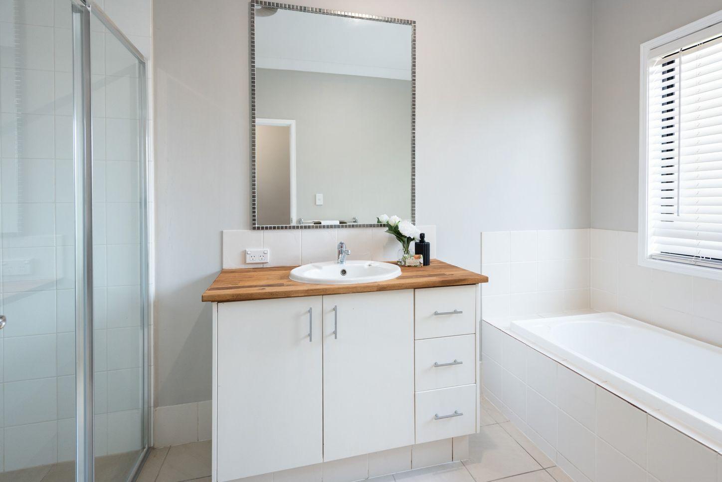 6 Carmarthen Circuit, PACIFIC PINES, QLD 4211 - House for Rent - harcourts.net