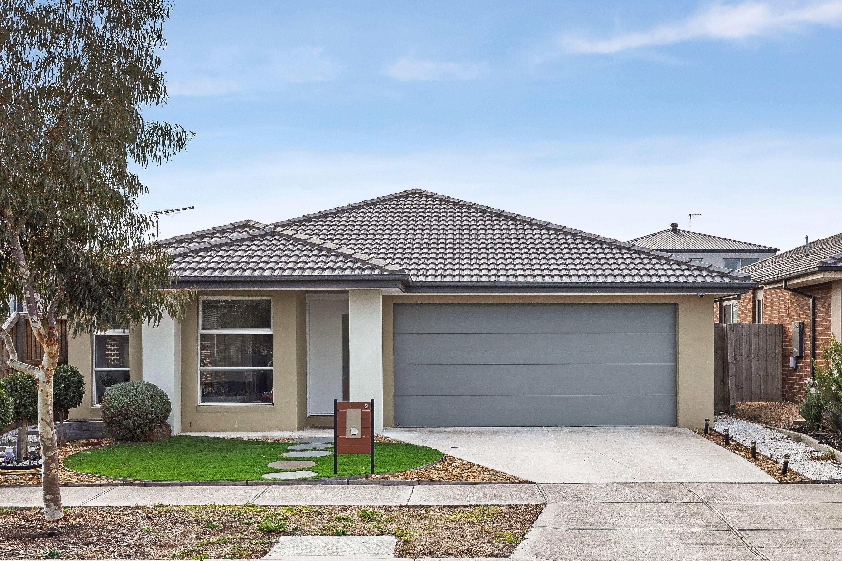 Prop-GPT: House: VIC Greenvale, VIC 3059 Home For Rent
