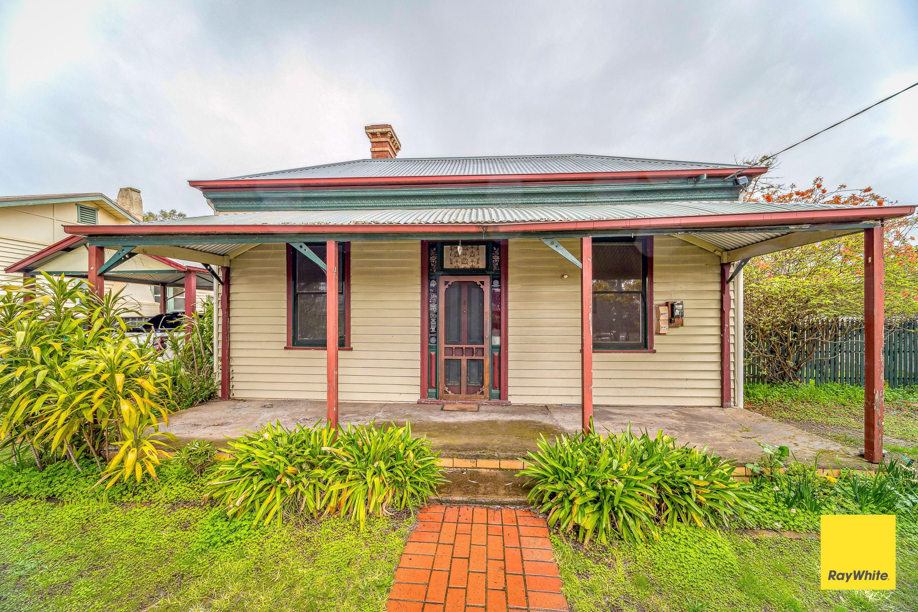 Prop-GPT: House: VIC Quarry Hill, VIC 3550 Home For Rent