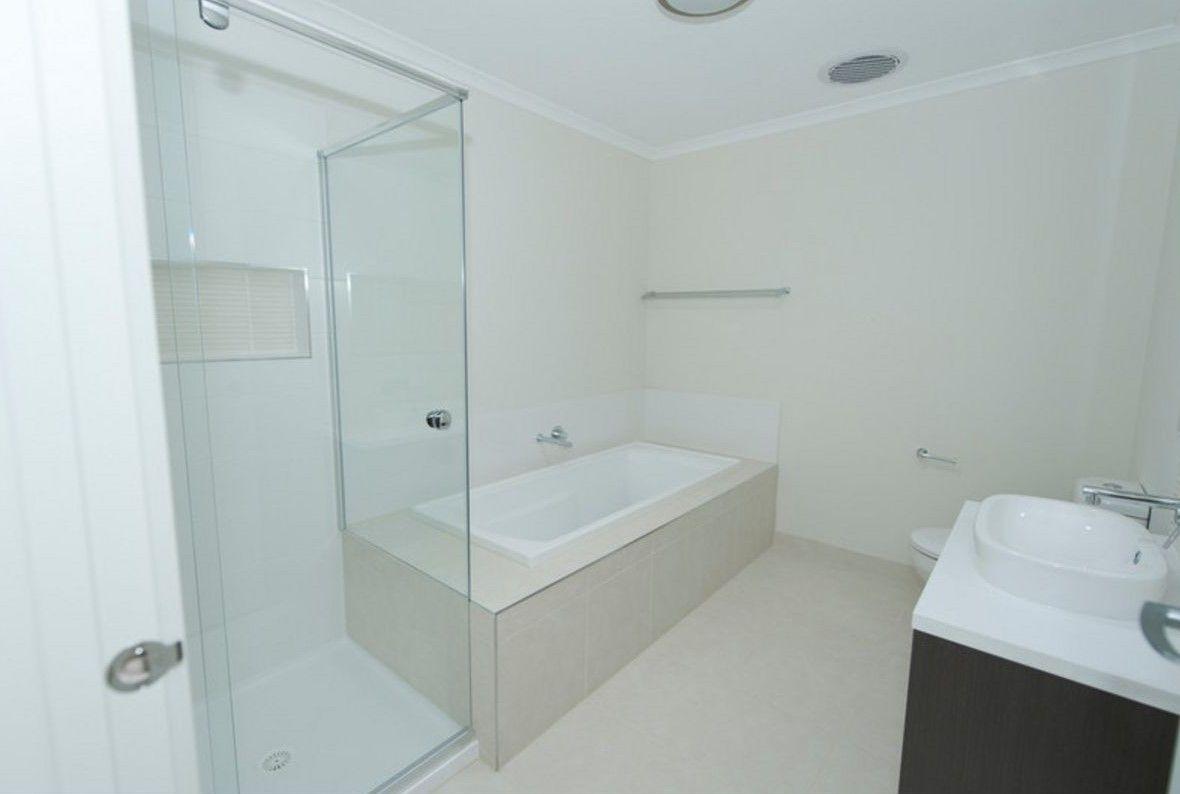 Townhouse for Rent: Westmeadows, VIC 3049, VIC, 3049