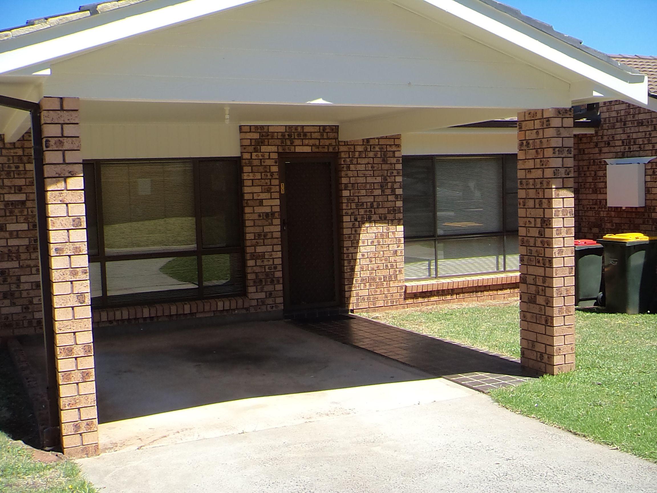 Prop-GPT: Townhouse: NSW Goulburn, NSW 2580 Home For Rent