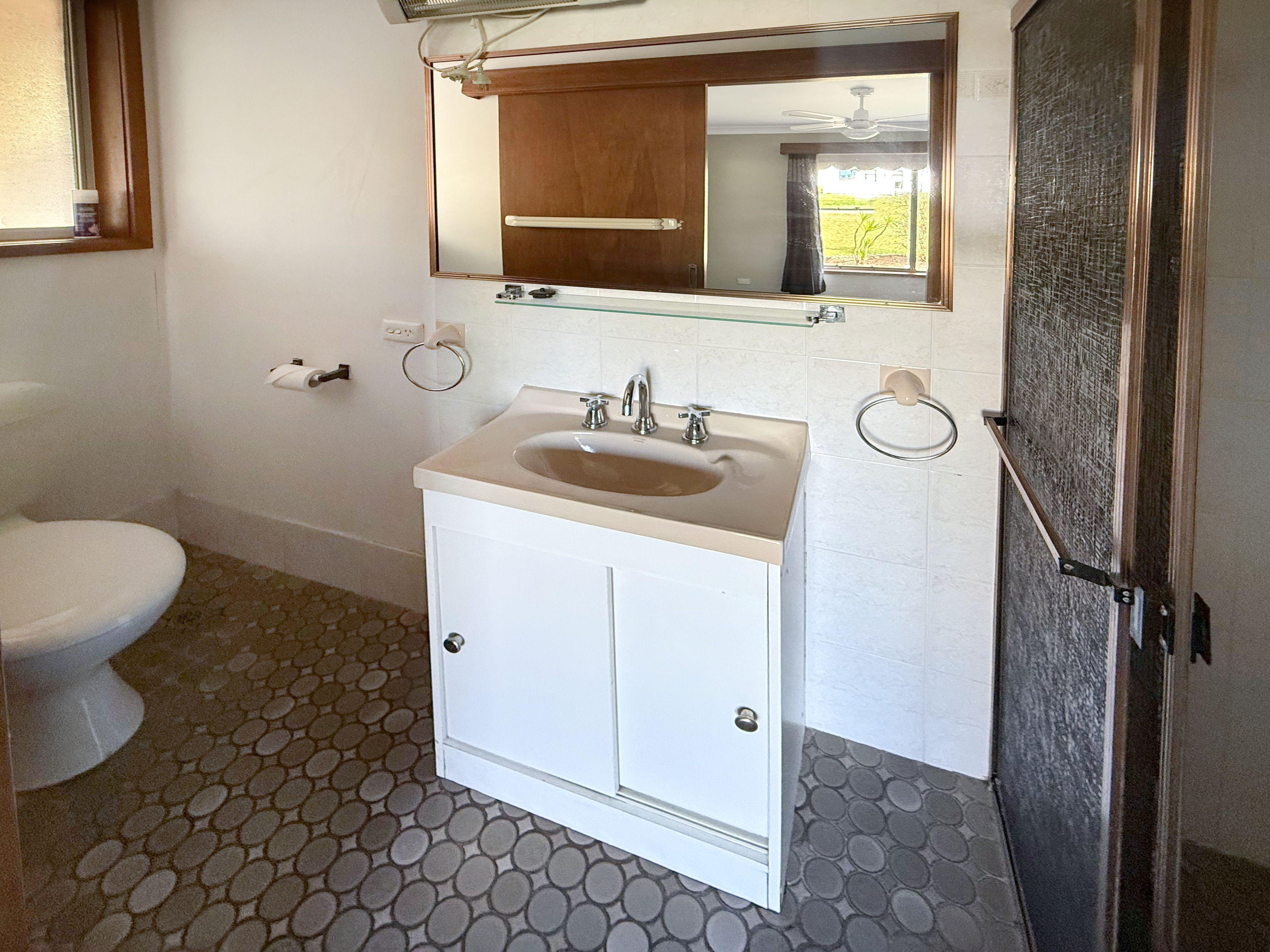 SPACIOUS 3 BEDROOM HOME