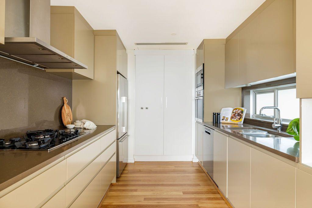 Top-Floor Perfection with Panoramic Sydney Harbour Outlook