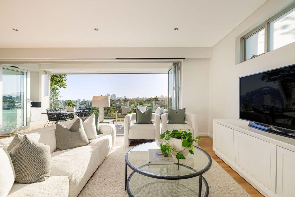 Top-Floor Perfection with Panoramic Sydney Harbour Outlook
