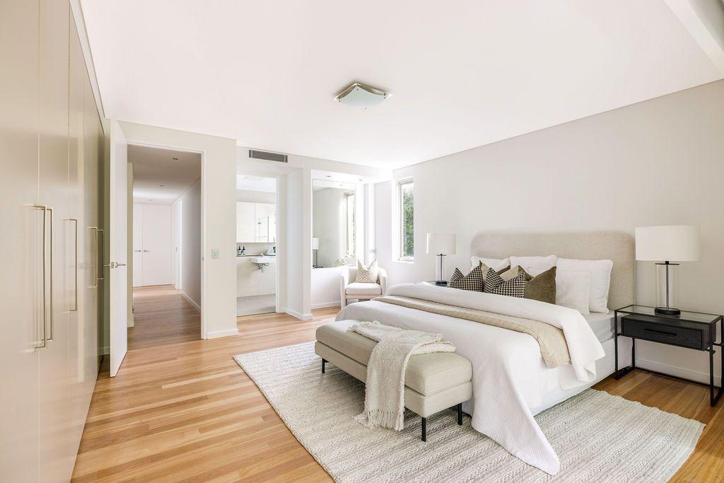 Top-Floor Perfection with Panoramic Sydney Harbour Outlook