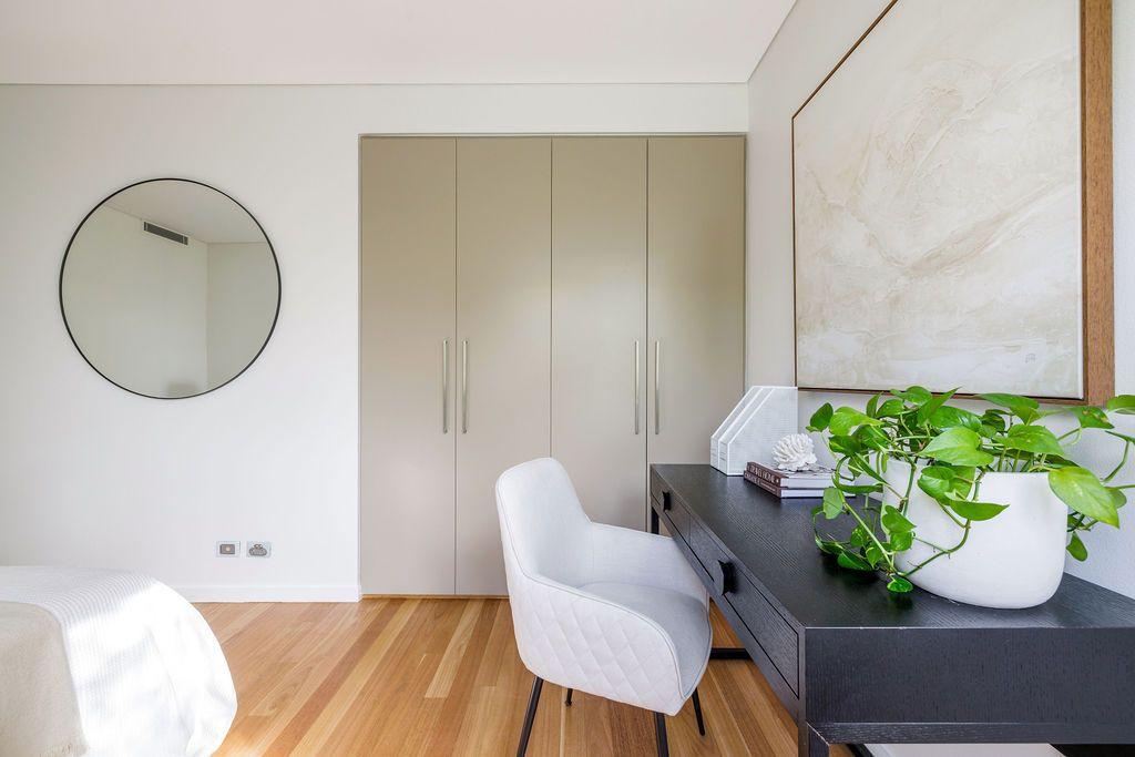 Top-Floor Perfection with Panoramic Sydney Harbour Outlook