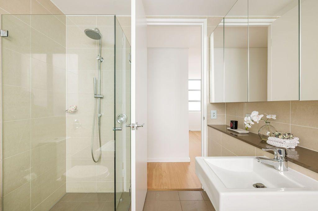 Top-Floor Perfection with Panoramic Sydney Harbour Outlook