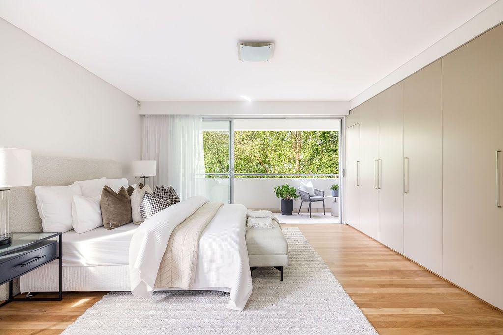 Top-Floor Perfection with Panoramic Sydney Harbour Outlook