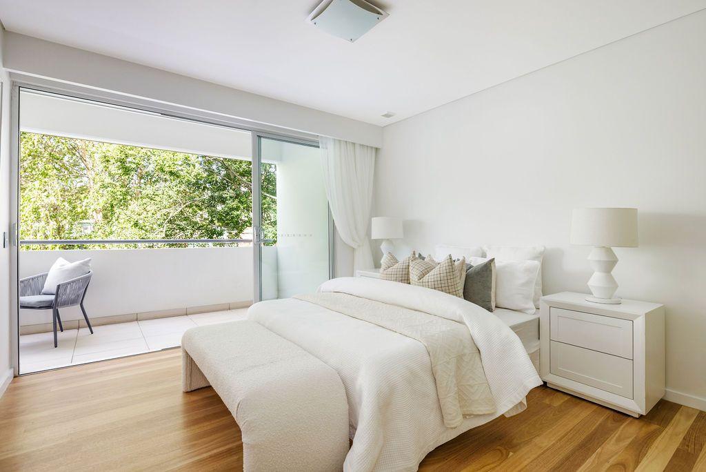 Top-Floor Perfection with Panoramic Sydney Harbour Outlook