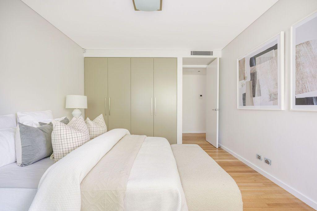 Top-Floor Perfection with Panoramic Sydney Harbour Outlook