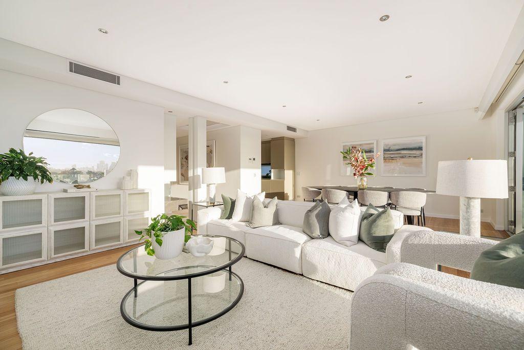 Top-Floor Perfection with Panoramic Sydney Harbour Outlook