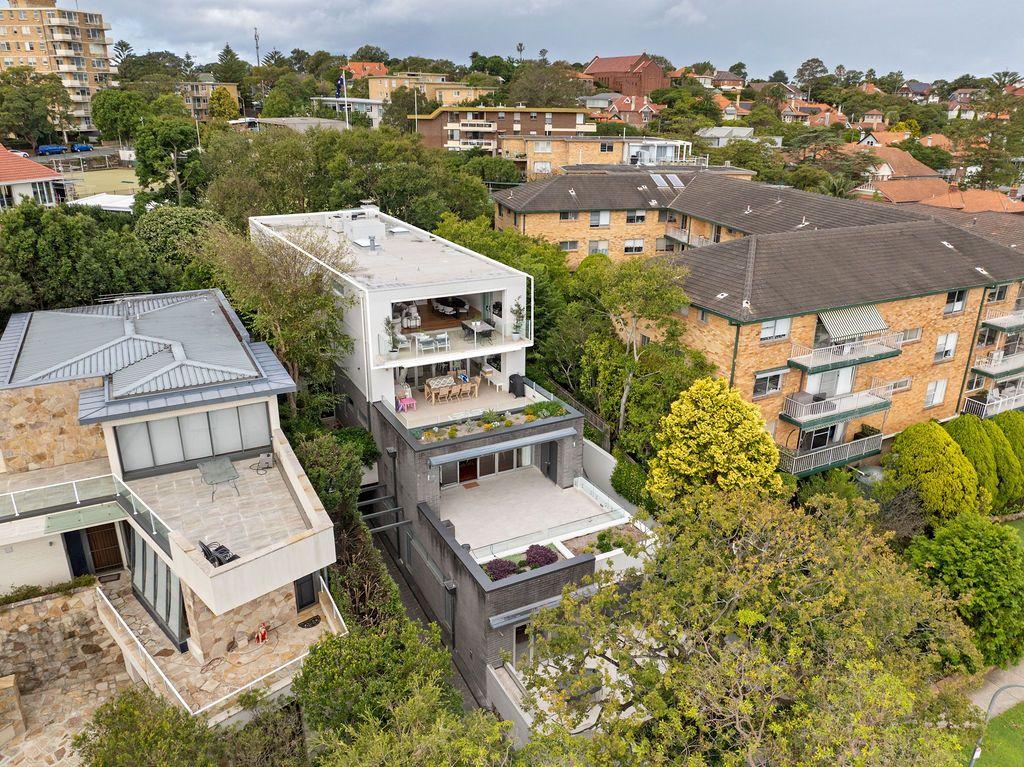 Top-Floor Perfection with Panoramic Sydney Harbour Outlook