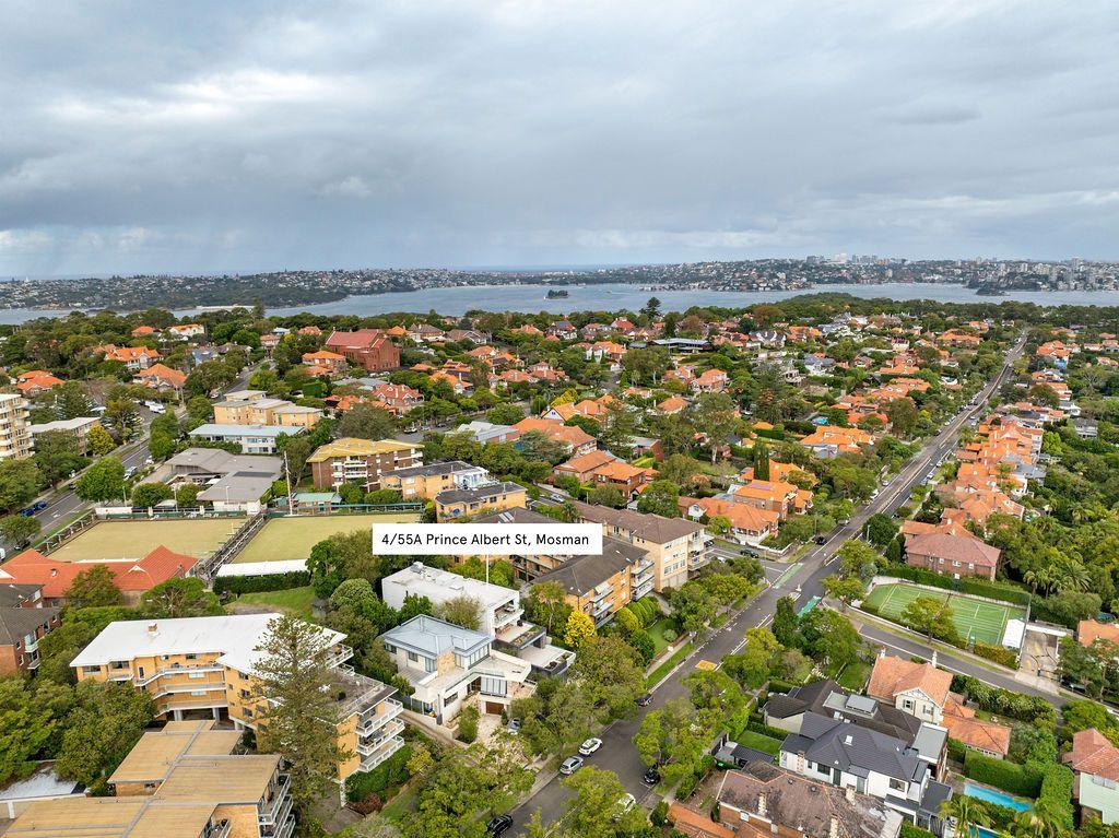 Top-Floor Perfection with Panoramic Sydney Harbour Outlook