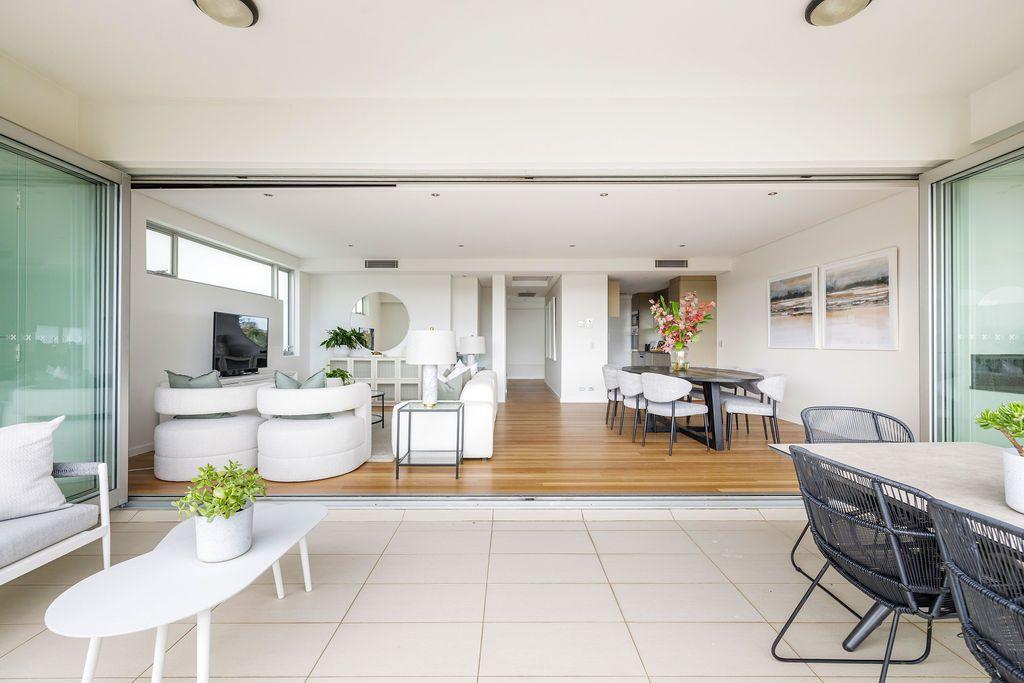 Top-Floor Perfection with Panoramic Sydney Harbour Outlook