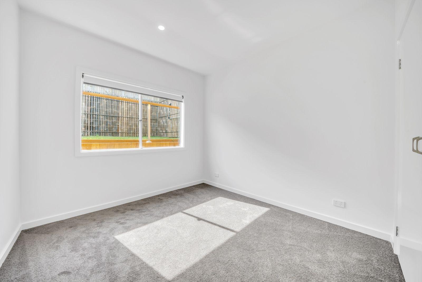 NEAR NEW STUNNING FAMILY HOME