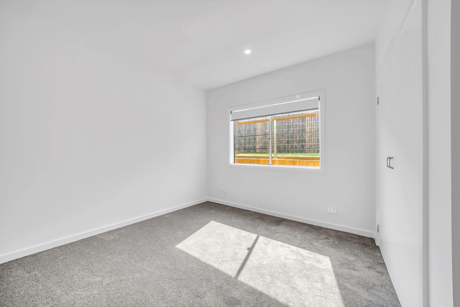 NEAR NEW STUNNING FAMILY HOME