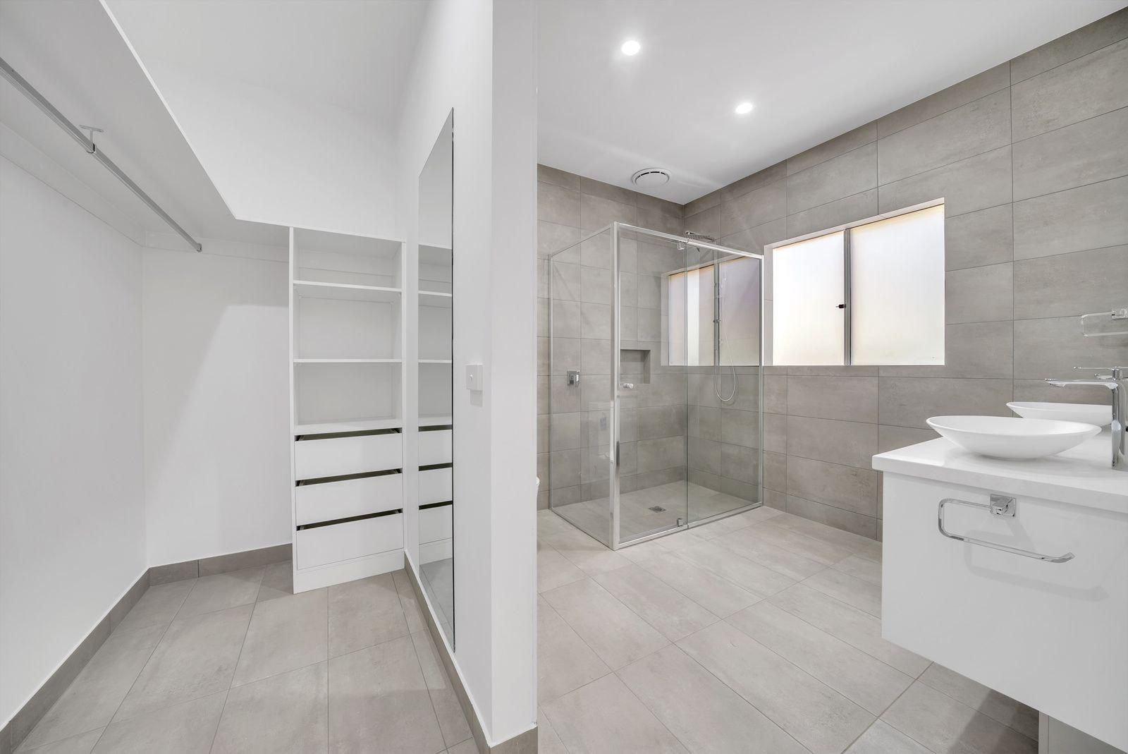 NEAR NEW STUNNING FAMILY HOME