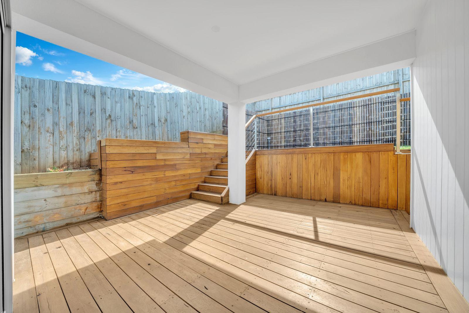 NEAR NEW STUNNING FAMILY HOME