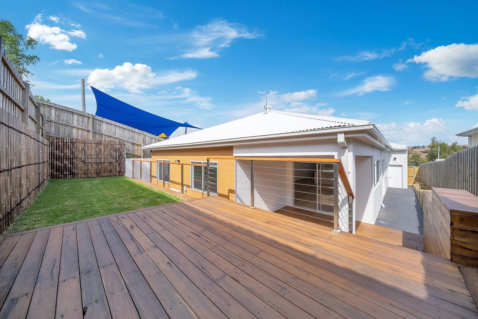 NEAR NEW STUNNING FAMILY HOME