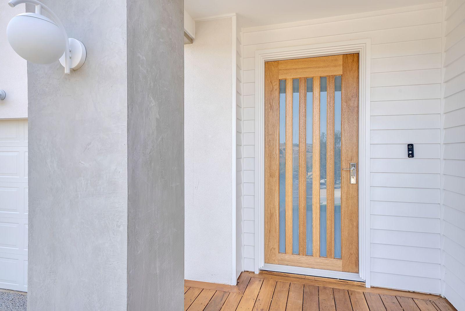 NEAR NEW STUNNING FAMILY HOME